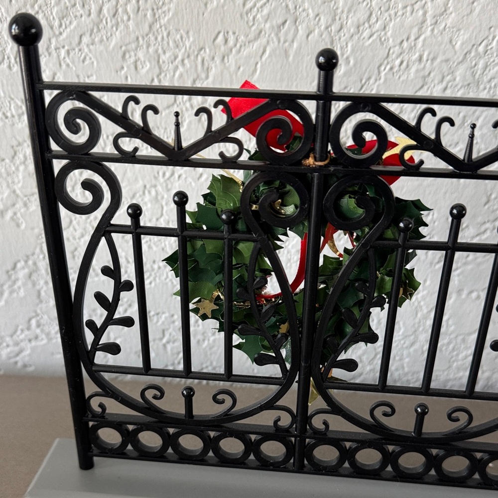 Traditions by Byers’ Choice Christmas Decorative Fence w/ Wreaths – NIB - Picture 5 of 7